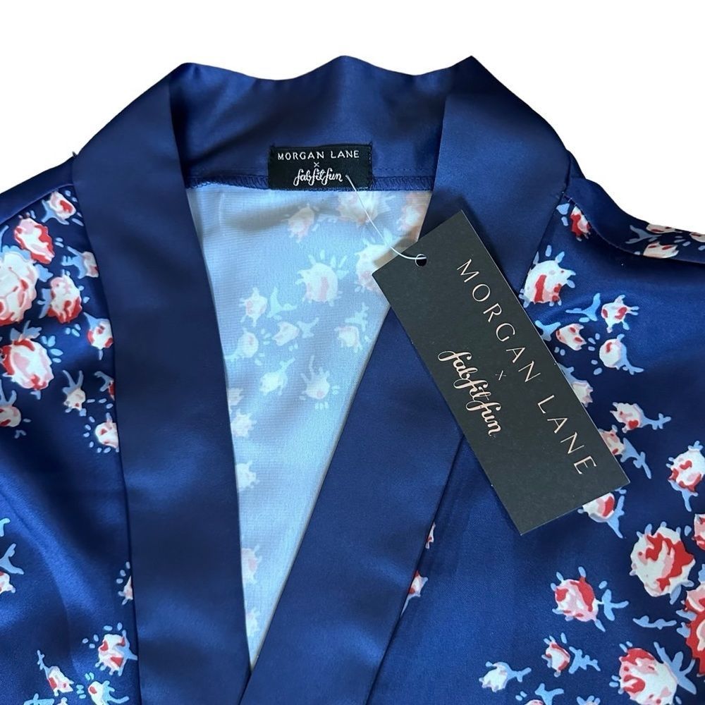 Morgan Lane x FabFitFun Navy Floral Long Sleeve Short Satin Belted Robe Sz S/M - Picture 6 of 12
